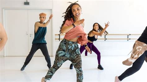 What to Wear for Dance Class Hip Hop: Unveiling the Fashion Fusion of Comfort and Style